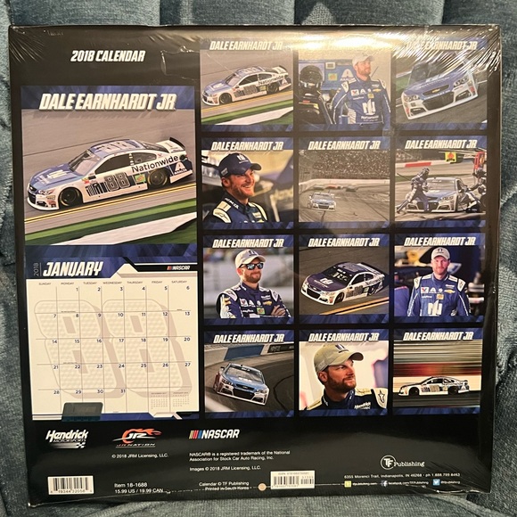 NASCAR Dale Earnhardt Jr #88 2018 NWT sealed calendar - Picture 2 of 2